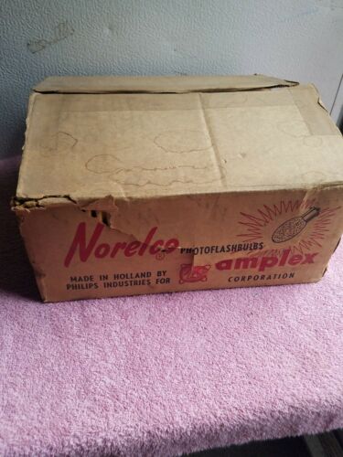 NOS Norelco Photoflashbulbs PF3 Camera Bulbs  FULL CASE in Original Shipping Box