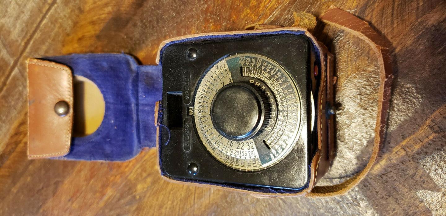 Vintage PHAOSTRON Light Meter in leather carrying case 1940's Film Speed