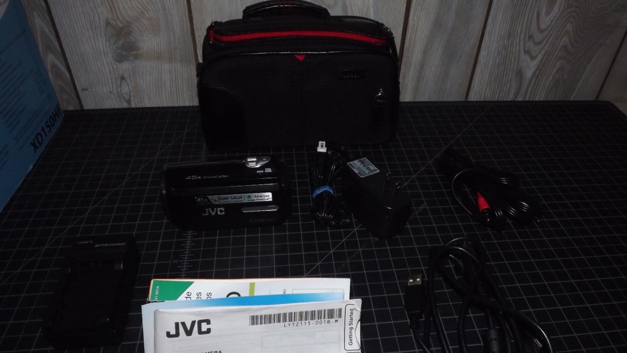 JVC Camcorder  SMALL   NICE   Includes EXTRAS  JVC GZ 230U