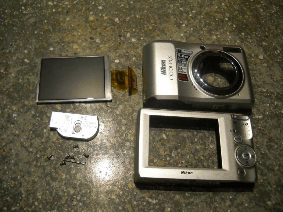 Nikon Coolpix L19 Front & Back Cover With Battery Door & Screen Silver Good Used