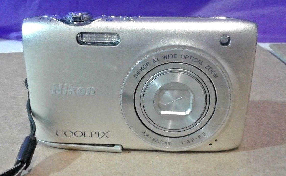 Nikon Coolpix S3100 14MP Digital Camera Battery Door Issue w/o Accessories