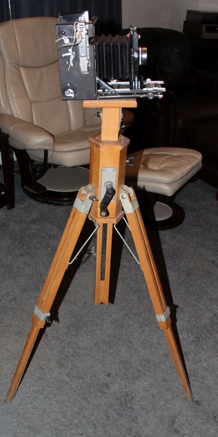 Large Adjustable Hand Crank Camera Tripod adjusts from 21/2 -5 feet