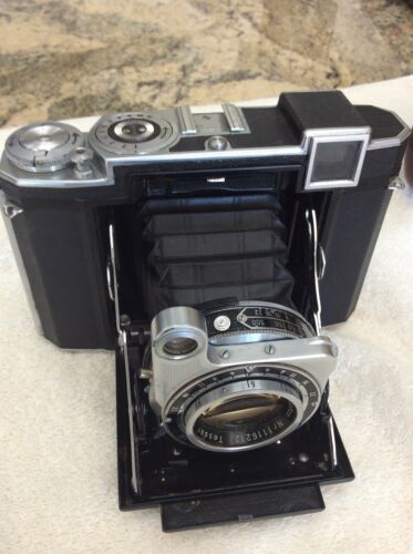 VINTAGE ZEISS IKON GERMAN CAMERA WITH CASE