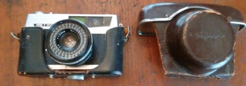 VINTAGE PETRI 7  CAMERA 35MM GREEN O MATIC WITH LEATHER CASE DISPLAY PROP