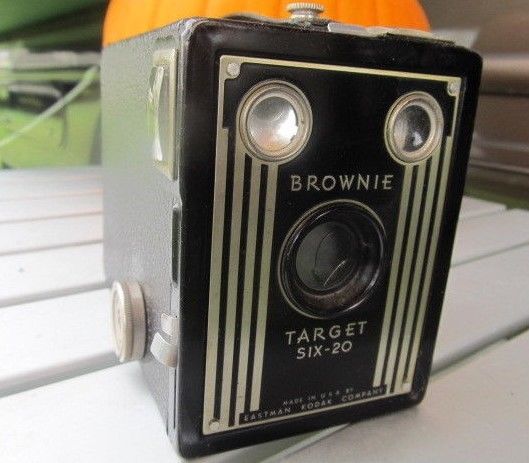 Vintage Brownie Target SIX-20 Film Camera by Eastman Kodak ~ Uses 620 Film ~ USA