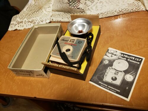 VINTAGE 1960'S IMPERIAL SATELLITE 127 CAMERA WITH BOX AND INSTRUCTIONS