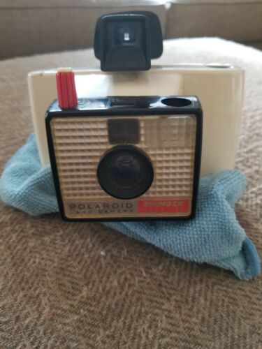 Vintage Old Swinger Polaroid Land Camera Model 20 UNTESTED