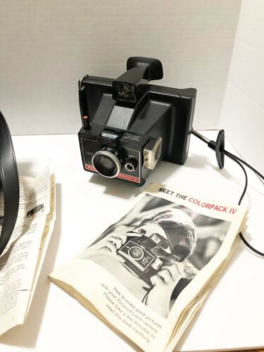 POLAROID COLORPACK IV W/ MANUAL, LITERATURE IN A CASE