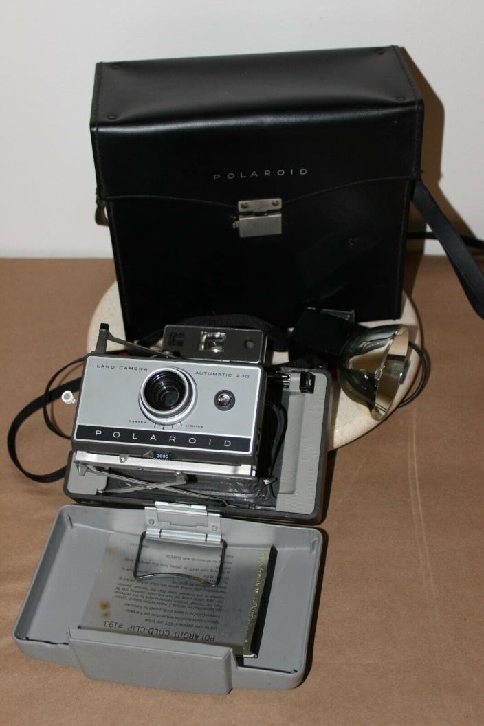 Polaroid Automatic 230 Land Camera With Case