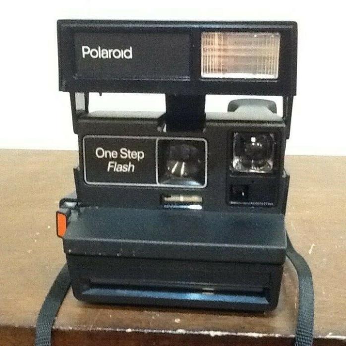 VINTAGE POLAROID INSTANT FLASH CAMERA WITH STRAP UNTESTED