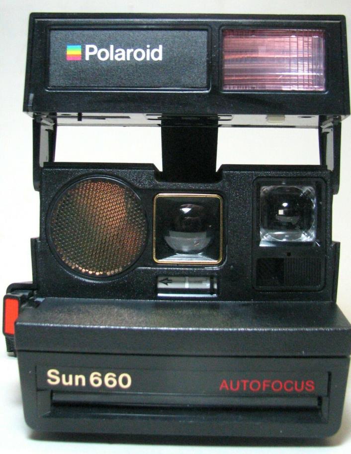 Polaroid Sun 660 Auto Focus Vintage Instant Black Camera looks and works great