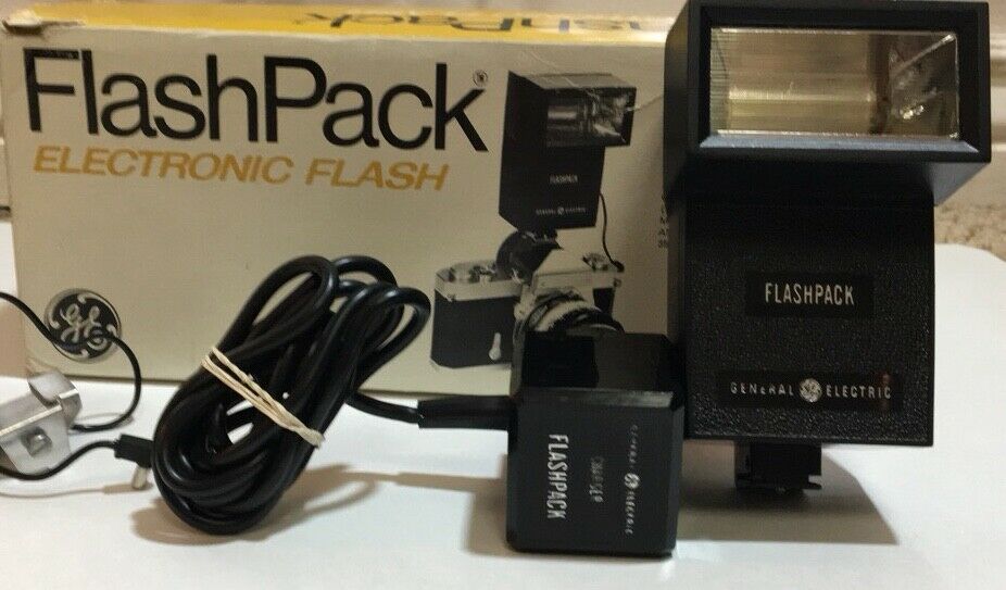 Flash Pack Electronic Flash for POLAROID Folding Pack Cameras and Most 33 MM Cam