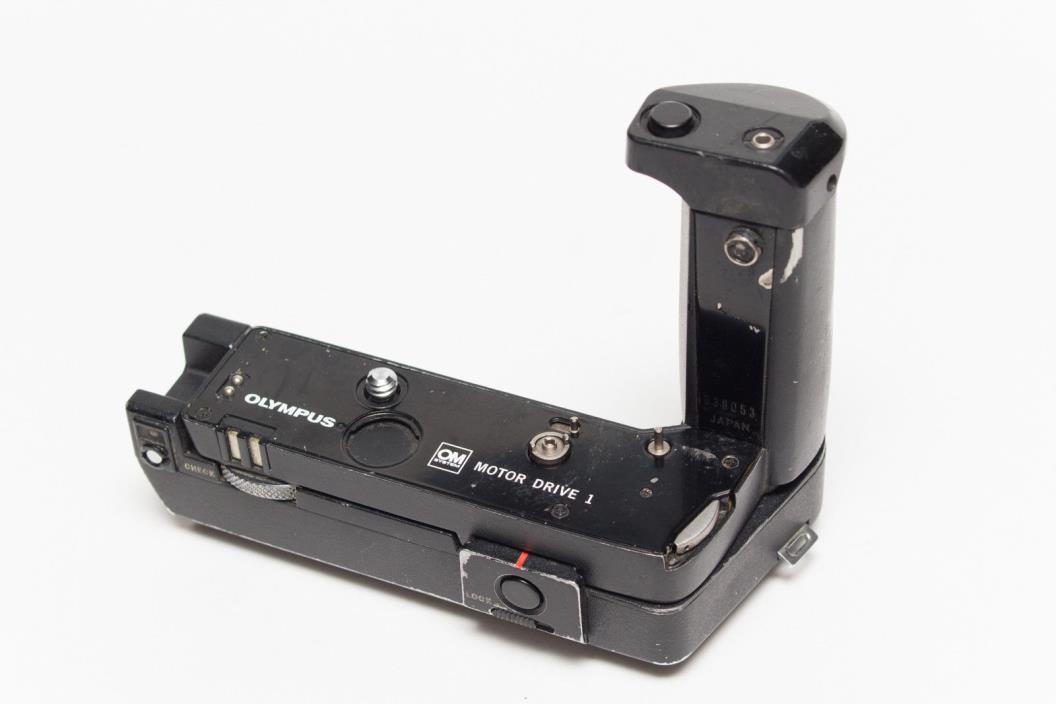 OLYMPUS MOTOR DRIVE 1 POWER WINDER BATTERY GRIP NI-CD CONTROL PACK 1 OM-1 2 OM-4