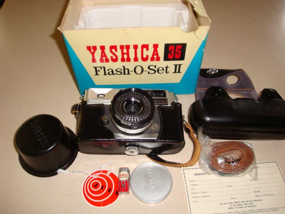 VINTAGE YASHICA 35 FLASH O SET II