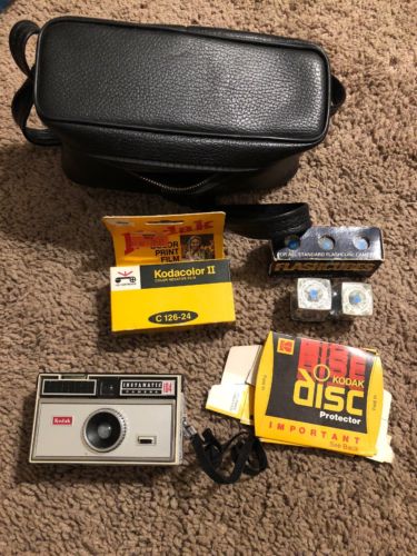 Kodak Instamatic 104 Camera With 5 Flash Cubes And Film With Case