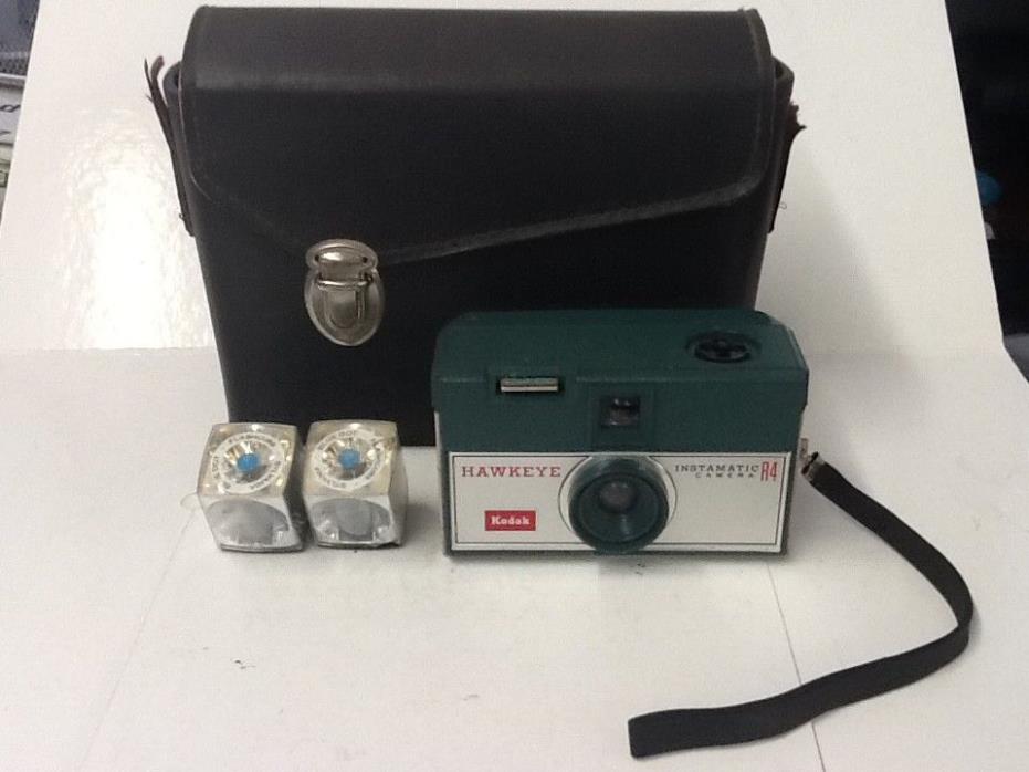 Vintage Kodak Hawkeye Instamatic R4 Camera with Case