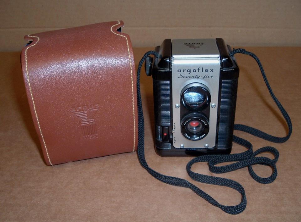 Old  ARGUS ARGOFLEX 75 CAMERA With Case Carrying Strap Vintage