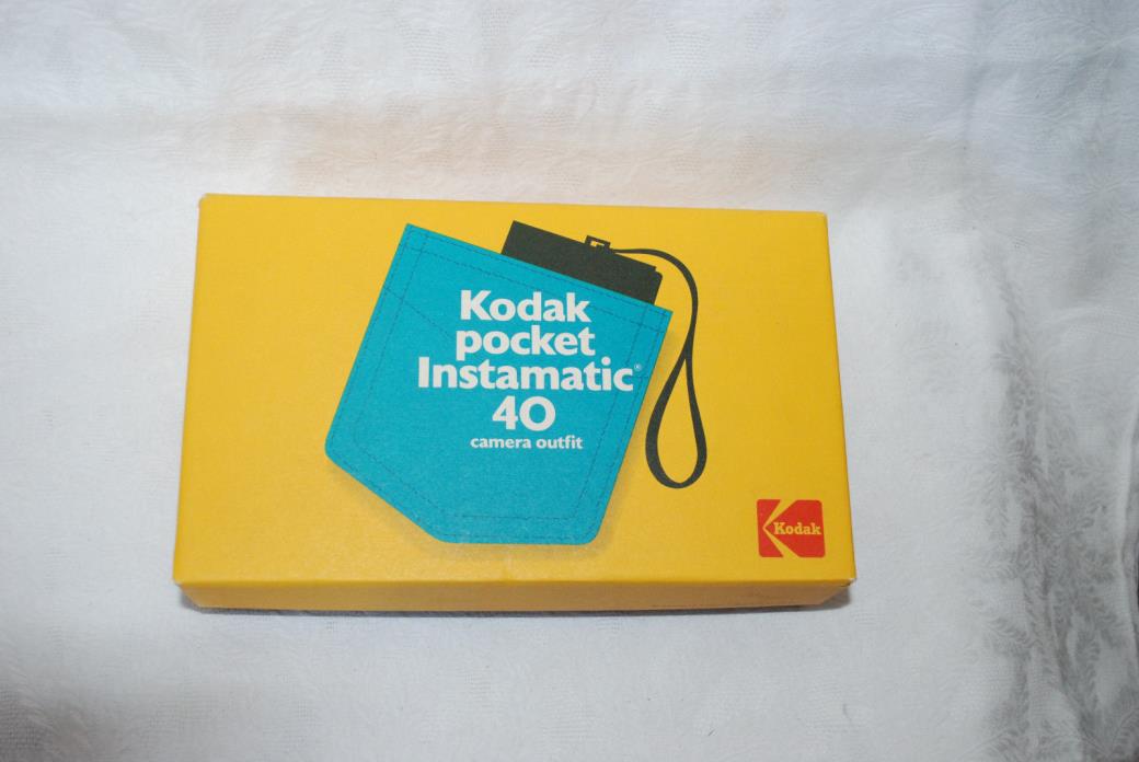 Vintage KODAK POCKET INSTAMATIC 40 CAMERA OUTFIT W/ ORIGINAL BOX FLASH USA