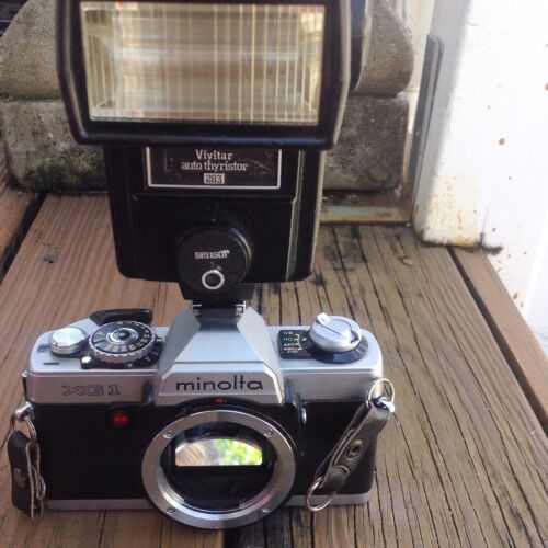 Vintage Minolta XG 1 35mm SLR Camera Vivitar Auto Thyristor 283 Flash 70s 1970s