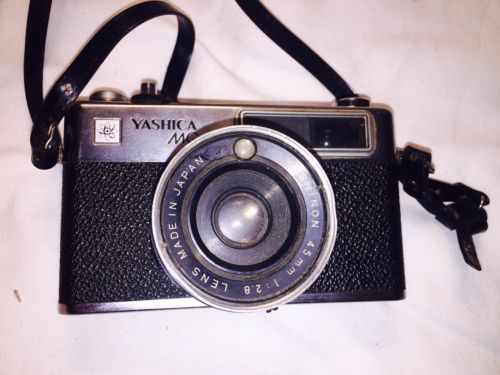 Vintage Yashica MG1 35mm Film Rangefinder Camera