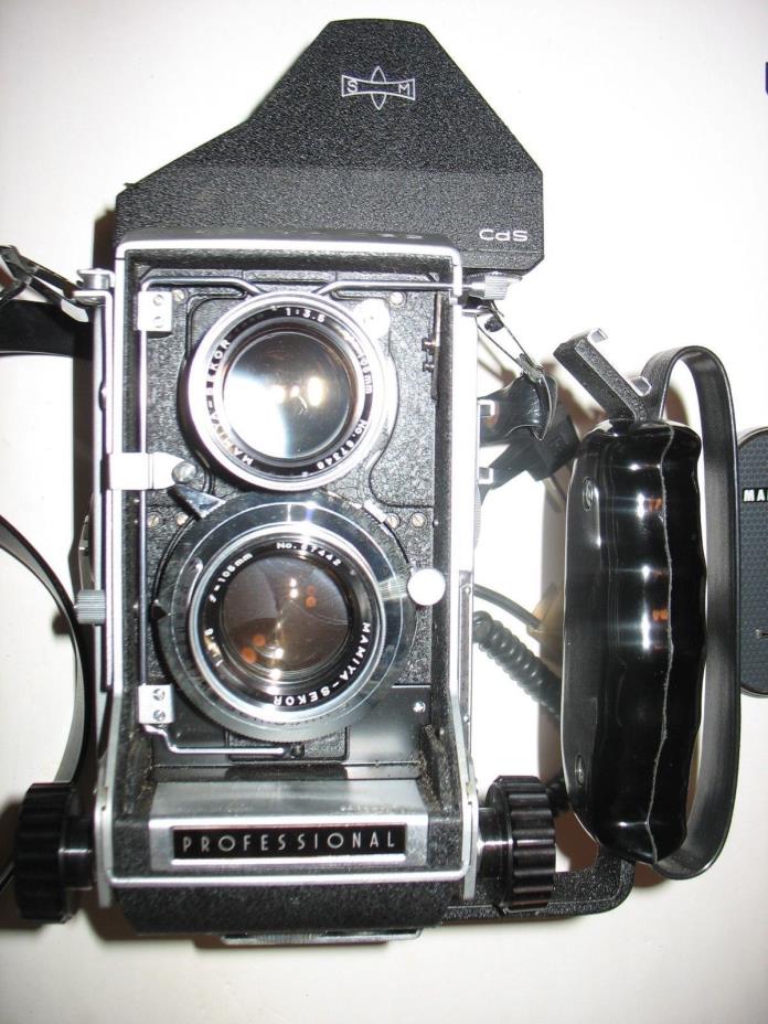 Mamiya C33  Professional Camera w 105mm f1:3.5 Lens, Cds Prism Finder