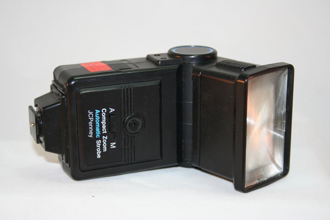 JCPenney Compact Zoom Automatic Strobe Thyristor FLASH Tilt head ~ Tested!