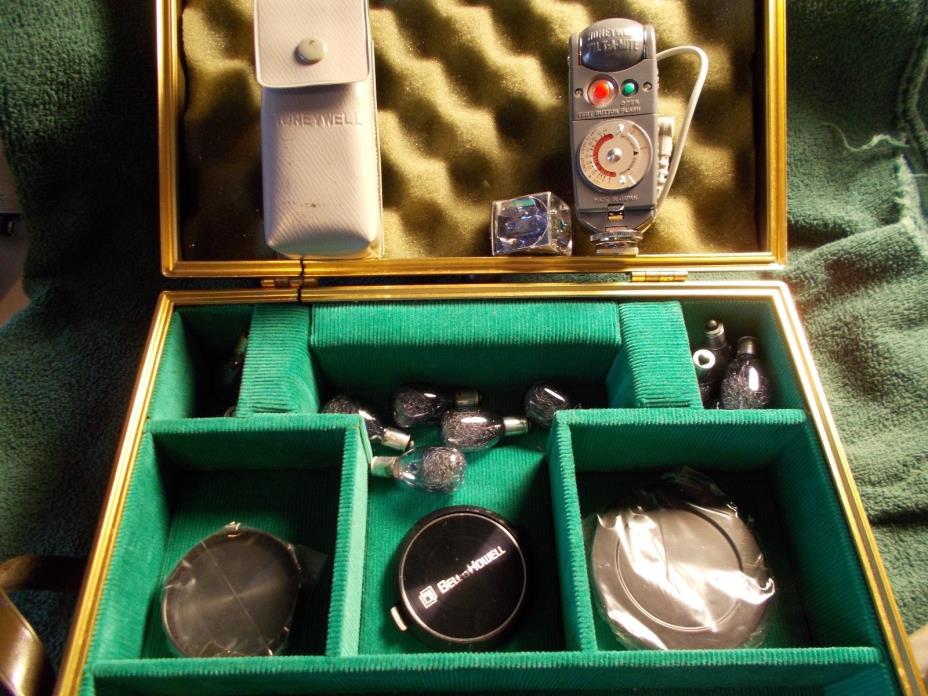 Vintage Honeywell Tilt-A-Mite Accessory Case 12 unused Flash Bulbs & lens covers