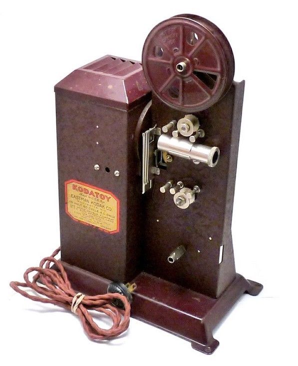 VINTAGE 1930 KODAK KODATOY 16mm MOVIE PROJECTOR Brown Finish Working