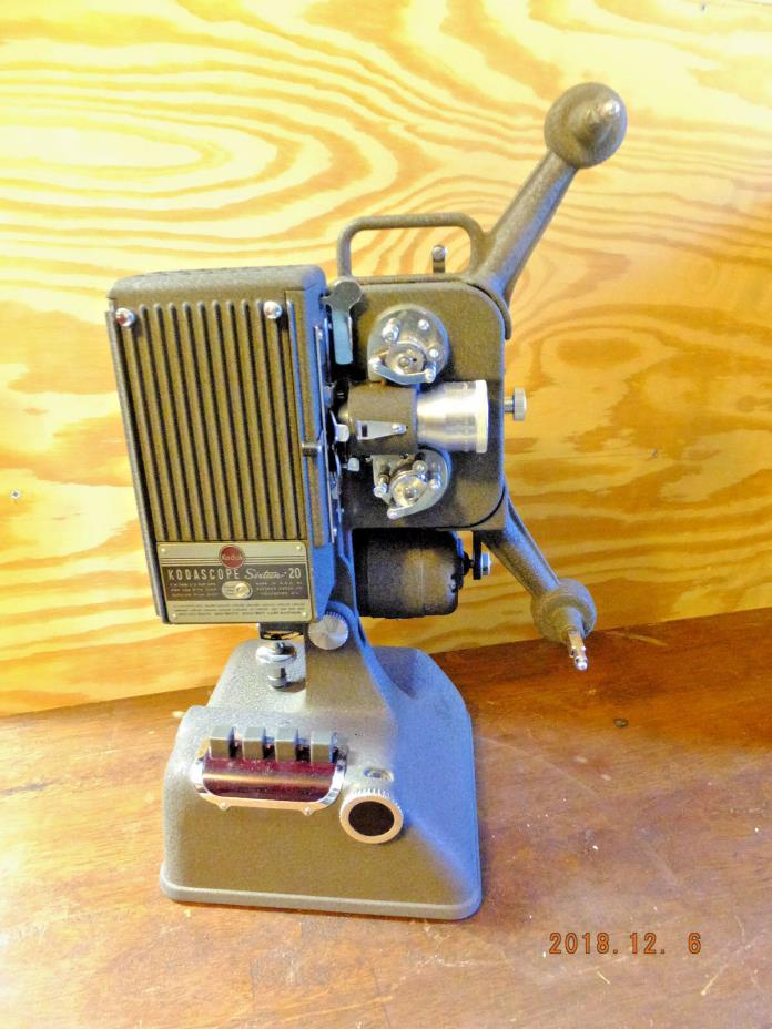 1940 Kodak KODASCOPE Sixteen 20 16mm Film Projector