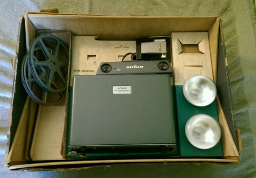 Vintage Argus Showmaster 500 8mm movie projector for parts not working