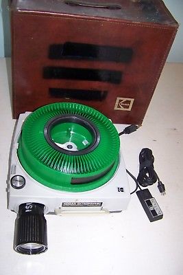 Kodak AF-2 Slide Projector + Remote + Spare Lamp + Case + Slide Tray CHEAP