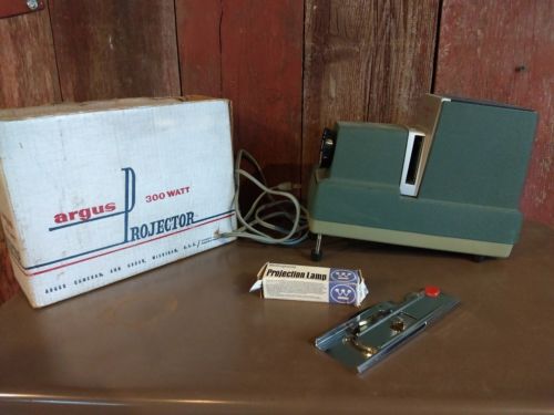 Vintage Argus 300 Slide Projector with original box 1960's Made in USA