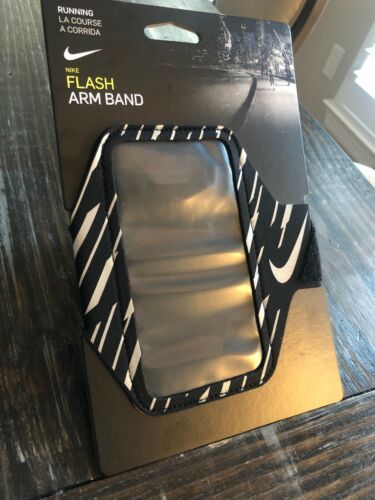 Nike Running Reflective Flash Arm Band Fits Most Cell Phones Touch-Screen Access