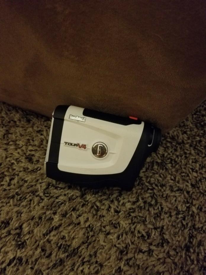 EUC Bushnell (201660P) Tour V4 640m Rangefinder