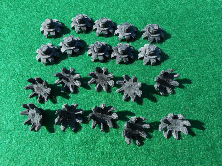Softspikes BLACK WIDOW Large Plastic Thread System Golf Cleats Spikes 24 spikes