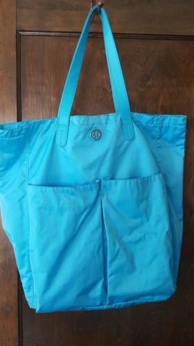 LULULEMON bag go with the flow gym beach diaper travel tote, detachable wristlet
