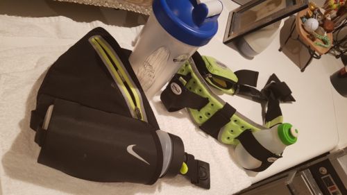 2 HYDRATION WAIST PACk Trail Distance. NIKE & FUEL BELT Plus a BLENDER BOTTLE