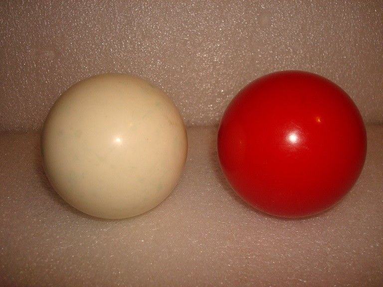 Vintage Set of 2 Snooker Balls (Cue Ball, Bright Red)
