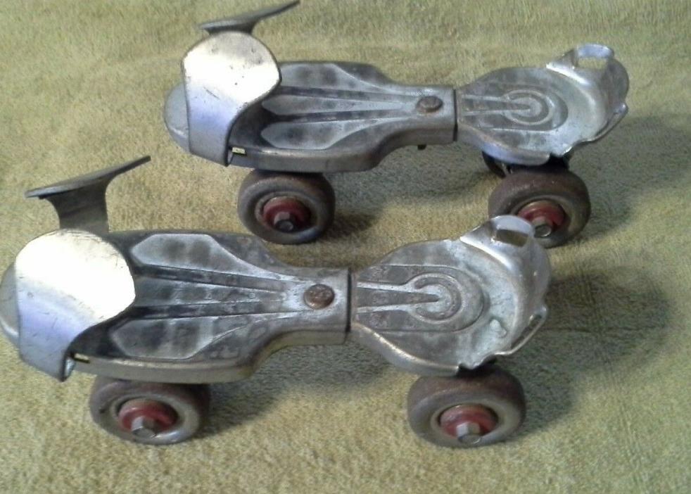 Vintage roller skates steel wheels adjustable Globe Jet Set