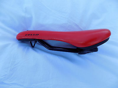 Cello comfort racing bicycle seat / with rubber shock absorbers