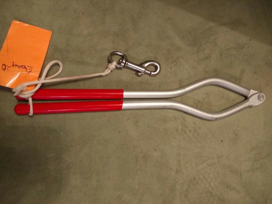 Aluminum One Man Humane Twitch red Vinyl for Horse (box 20)