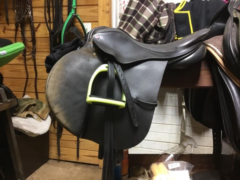 Albion Legend 5000 jump saddle 18 M NM TB tree.