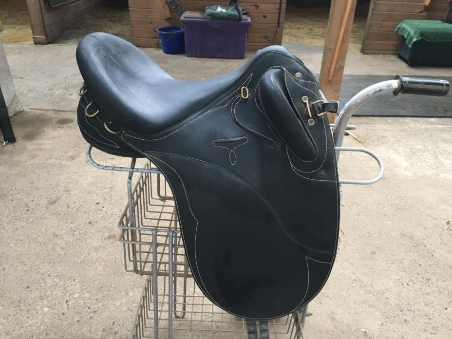 Wintec Pro Stock Saddle with CAIR - black, medium seat