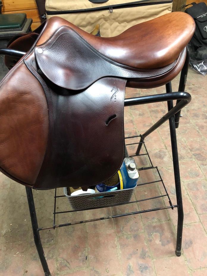 Antares saddle 17.5 seat Great condition