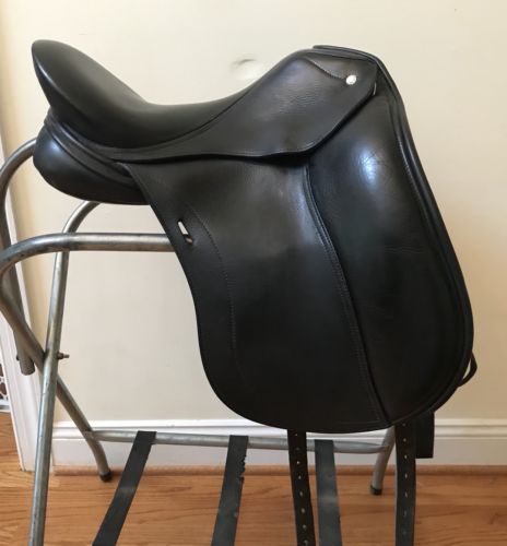 Schleese Infinity II Plus Dressage Saddle 17” MW With Flair Air Panels