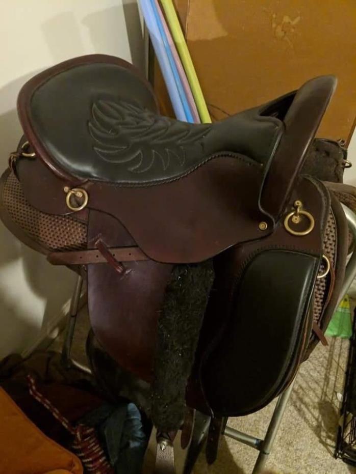 Tucker endurance saddle black and brown