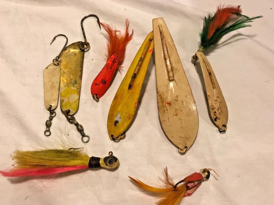 OLD RARE VINTAGE FISHING LURES SPOONS TACKLE LOT COLOR FEATHER HOOKS COLLECTABLE