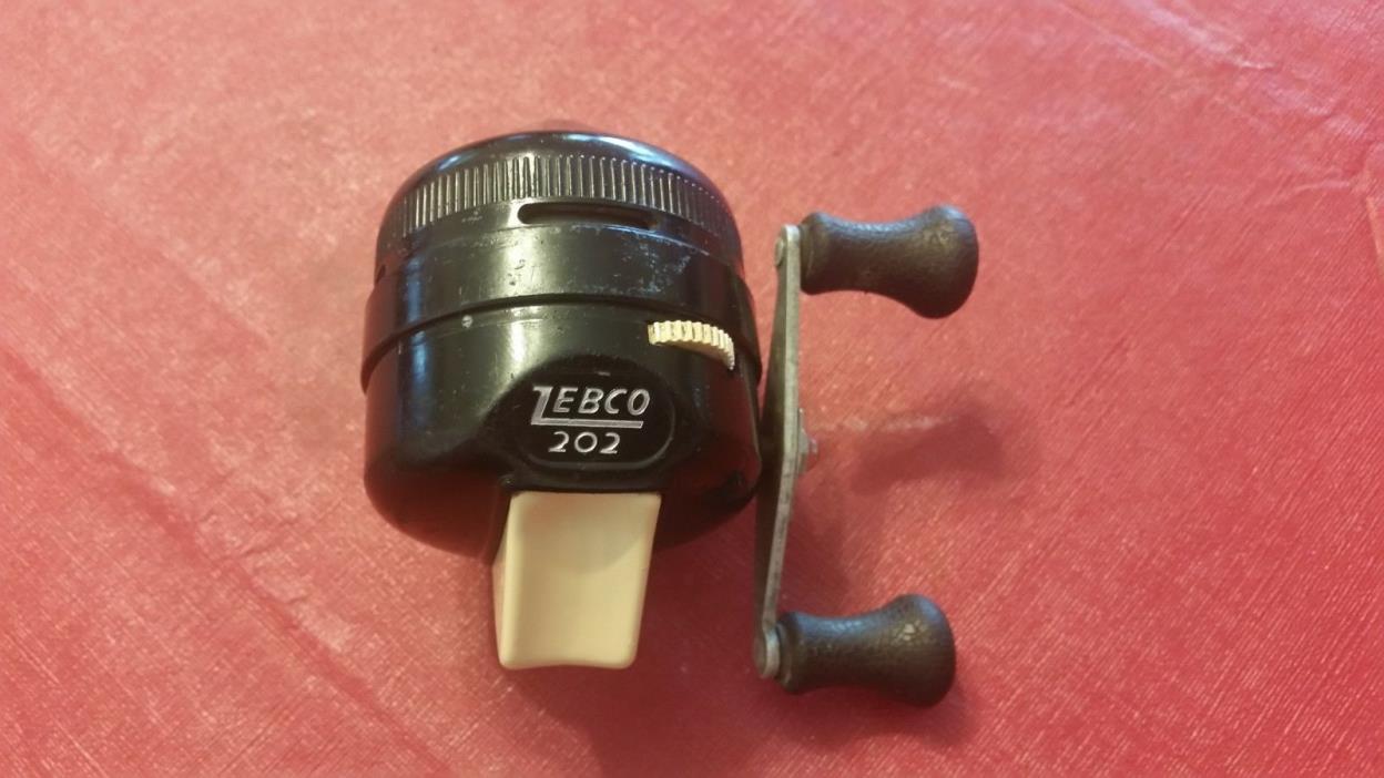 Zebco 202 fishing reel Spincast Reel
