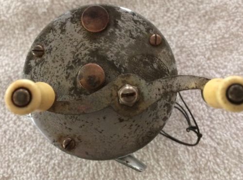 Vintage South Bend No. 300-A/Anti-Back-Lash Level Wind Bait Casting Fishing Reel