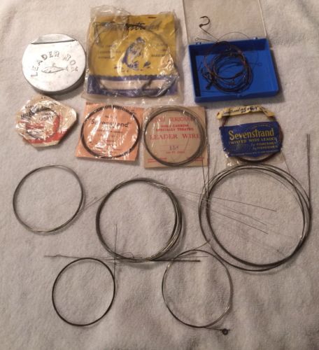 VINTAGE LOT OF 17 METAL BIG FISH LEADER LINES & HOOKS, LEADER BOX